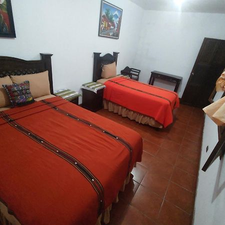 Francisco'S Rest House Hotel Antigua Chambre photo