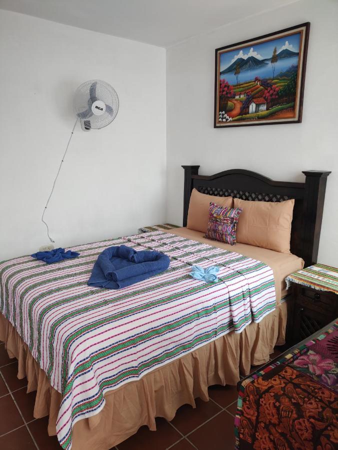 Francisco'S Rest House Hotel Antigua Extérieur photo