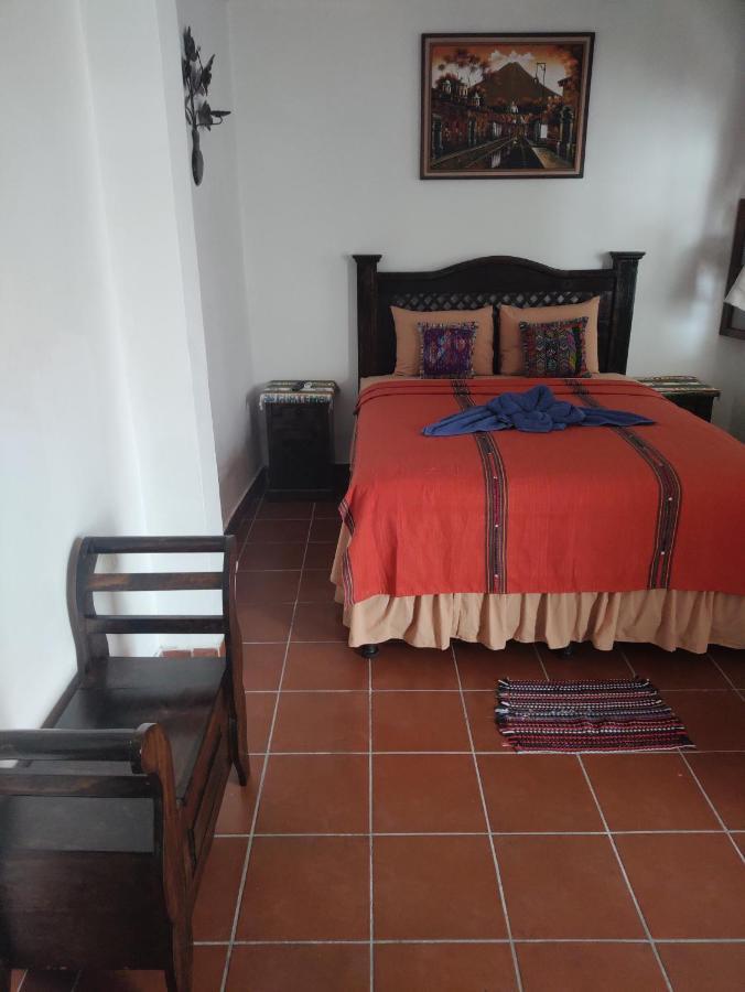 Francisco'S Rest House Hotel Antigua Extérieur photo