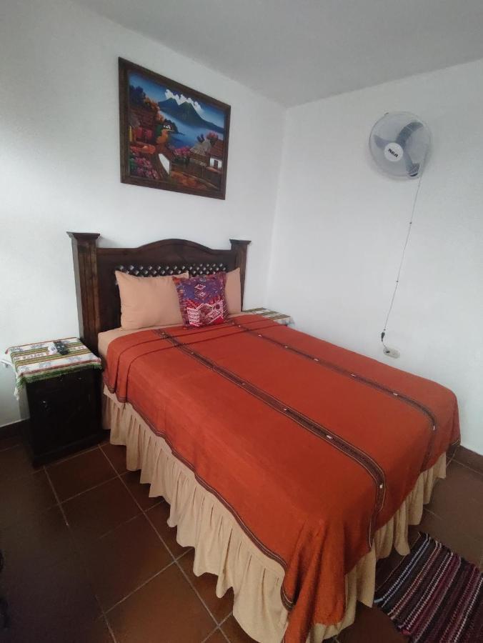Francisco'S Rest House Hotel Antigua Extérieur photo