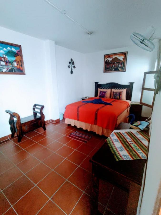 Francisco'S Rest House Hotel Antigua Extérieur photo