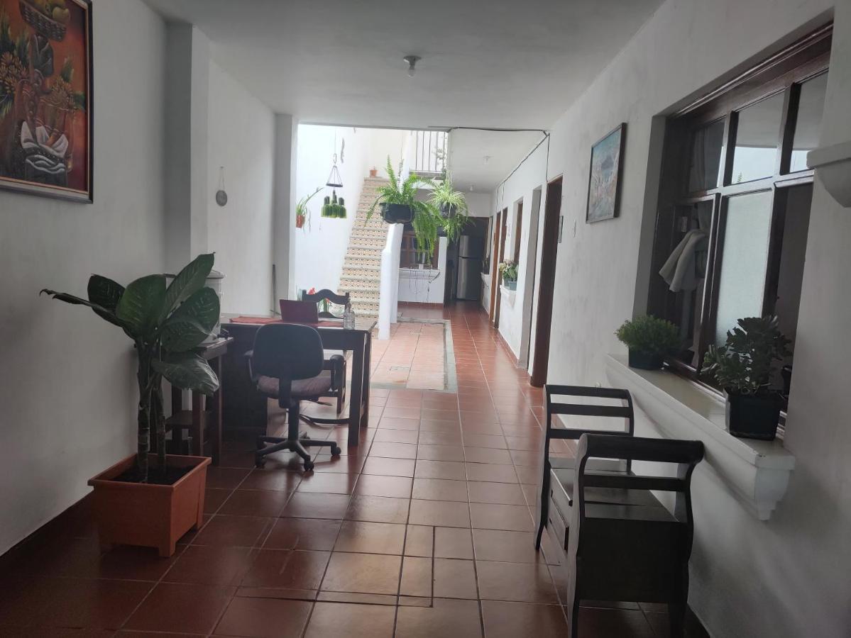 Francisco'S Rest House Hotel Antigua Extérieur photo