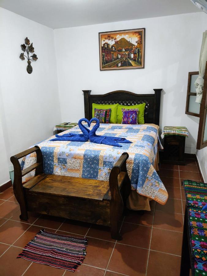 Francisco'S Rest House Hotel Antigua Extérieur photo