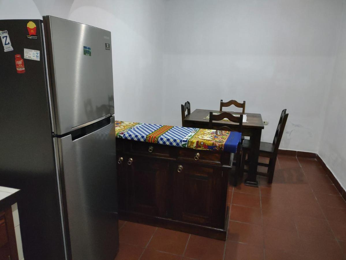 Francisco'S Rest House Hotel Antigua Extérieur photo