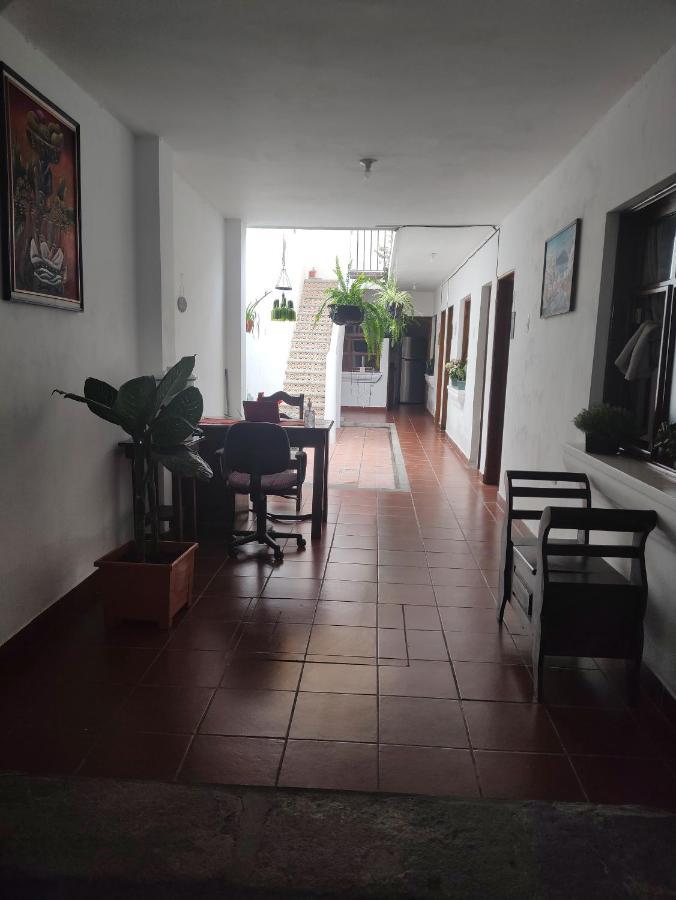 Francisco'S Rest House Hotel Antigua Extérieur photo