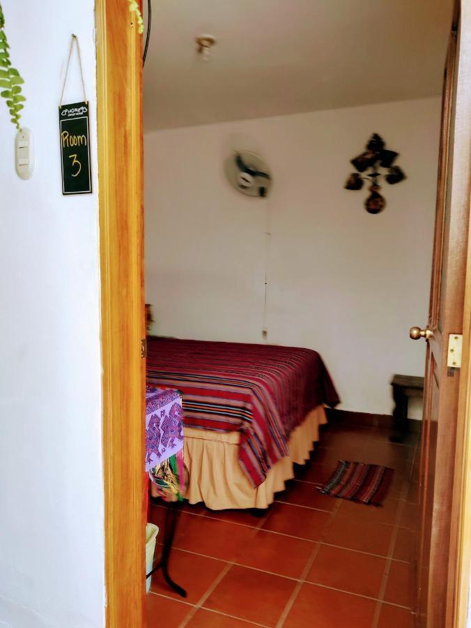 Francisco'S Rest House Hotel Antigua Extérieur photo