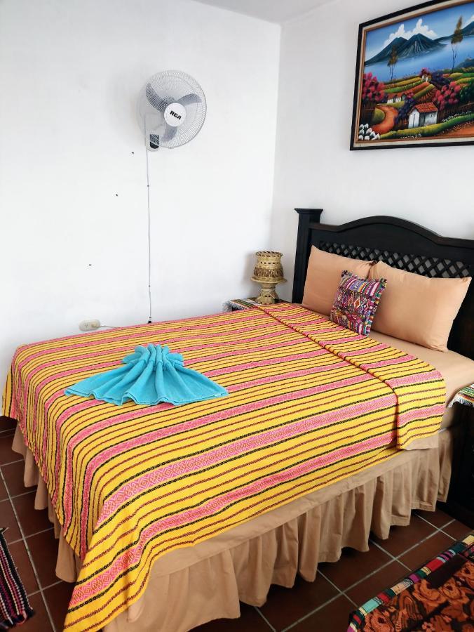 Francisco'S Rest House Hotel Antigua Extérieur photo