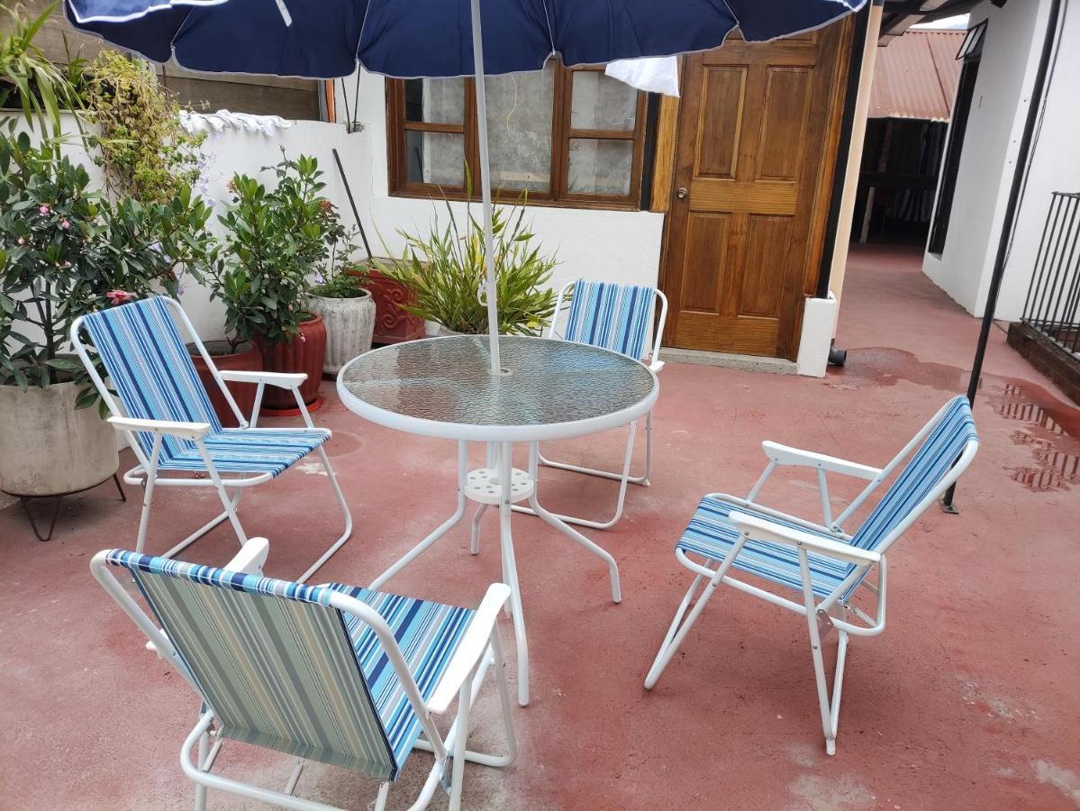 Francisco'S Rest House Hotel Antigua Extérieur photo