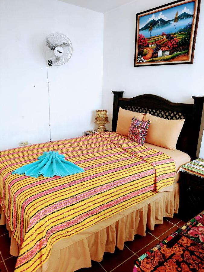 Francisco'S Rest House Hotel Antigua Extérieur photo