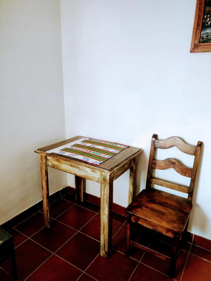 Francisco'S Rest House Hotel Antigua Extérieur photo