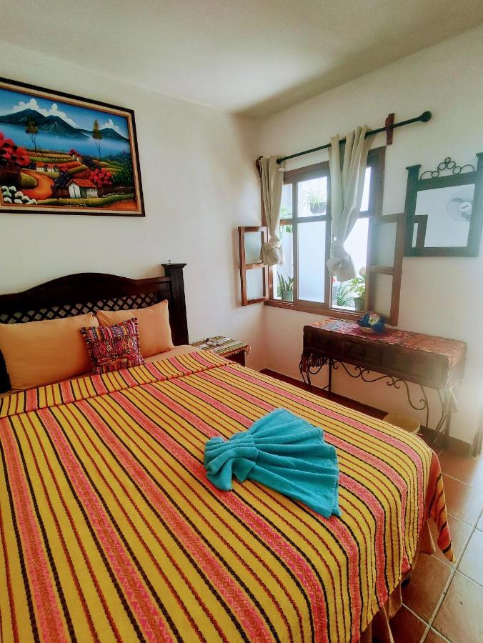 Francisco'S Rest House Hotel Antigua Extérieur photo