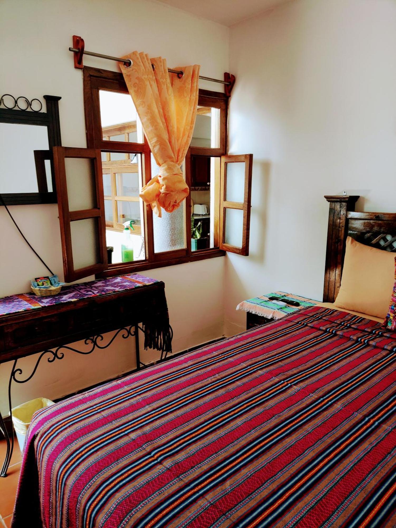 Francisco'S Rest House Hotel Antigua Extérieur photo