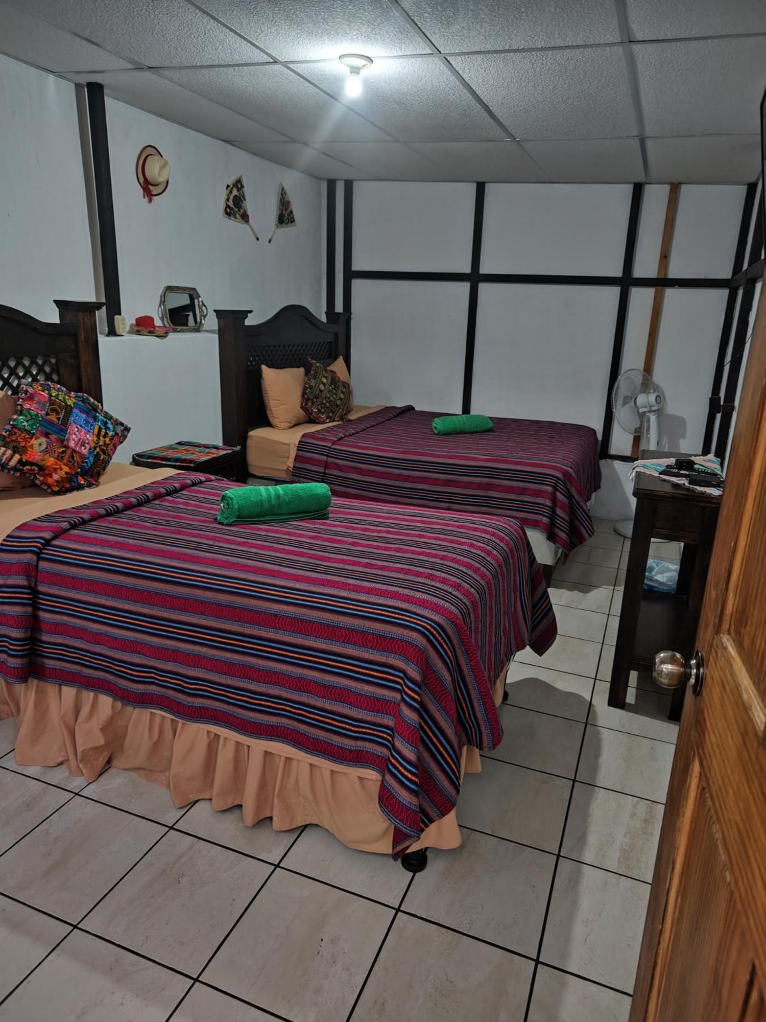 Francisco'S Rest House Hotel Antigua Extérieur photo