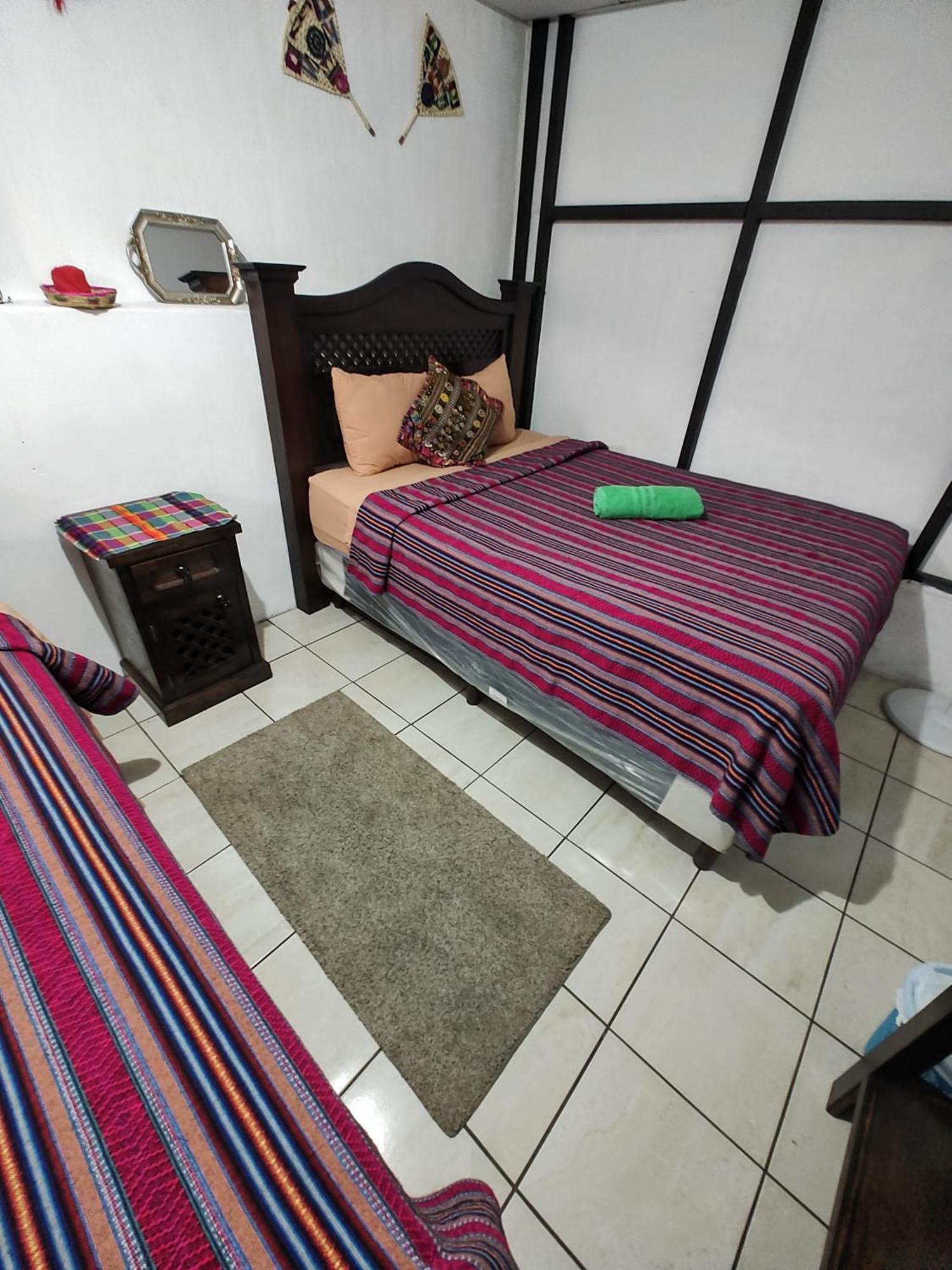 Francisco'S Rest House Hotel Antigua Extérieur photo