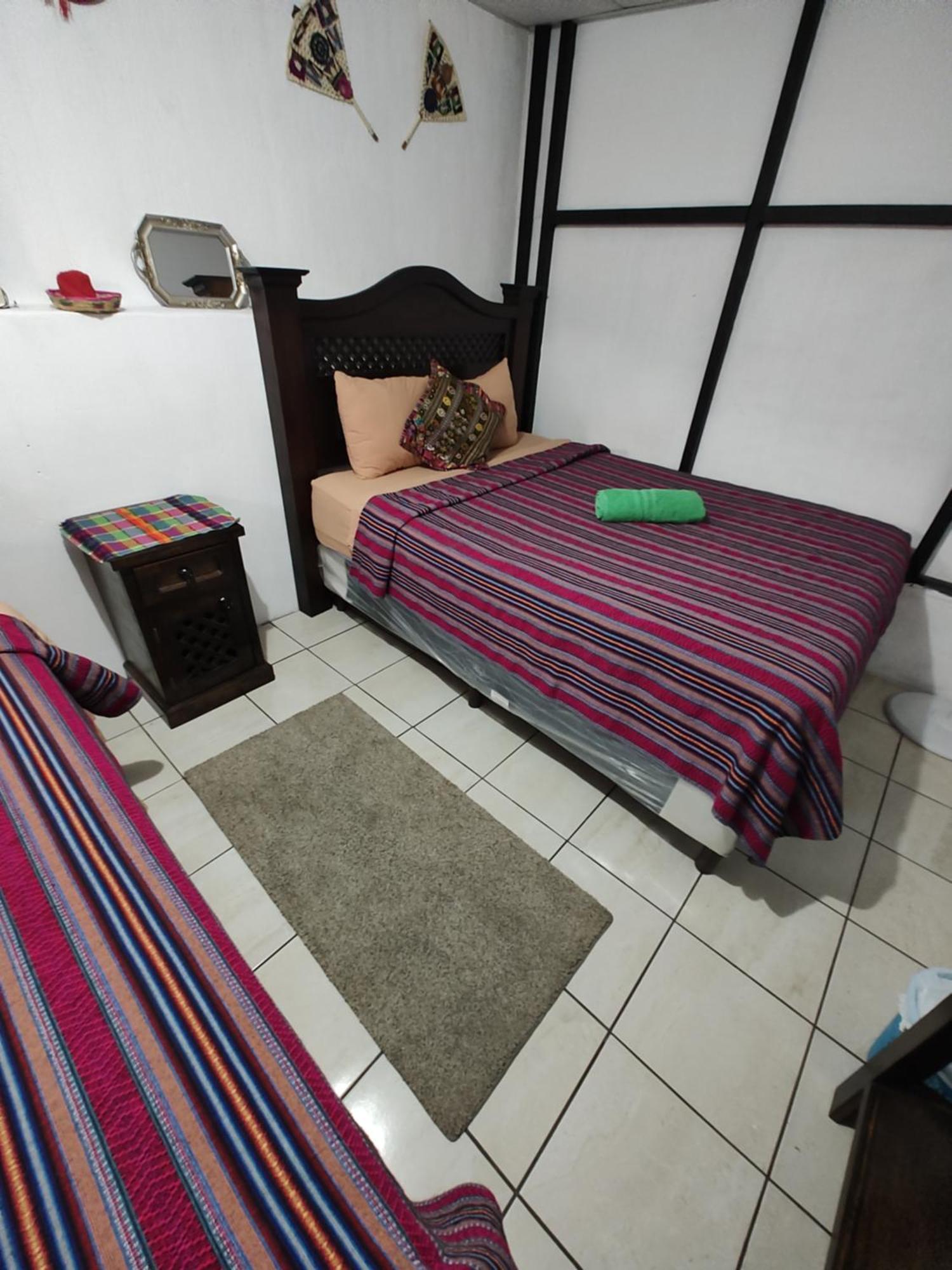 Francisco'S Rest House Hotel Antigua Extérieur photo