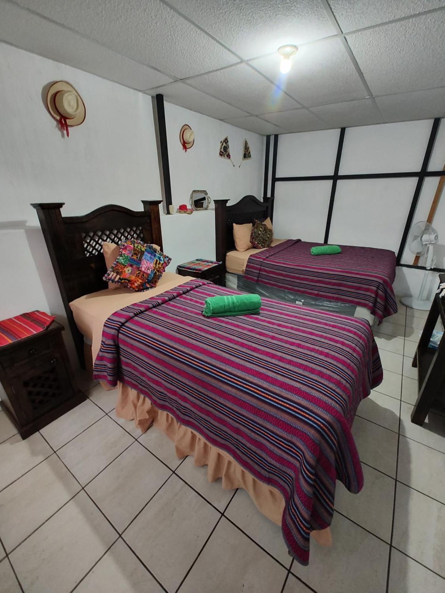 Francisco'S Rest House Hotel Antigua Extérieur photo